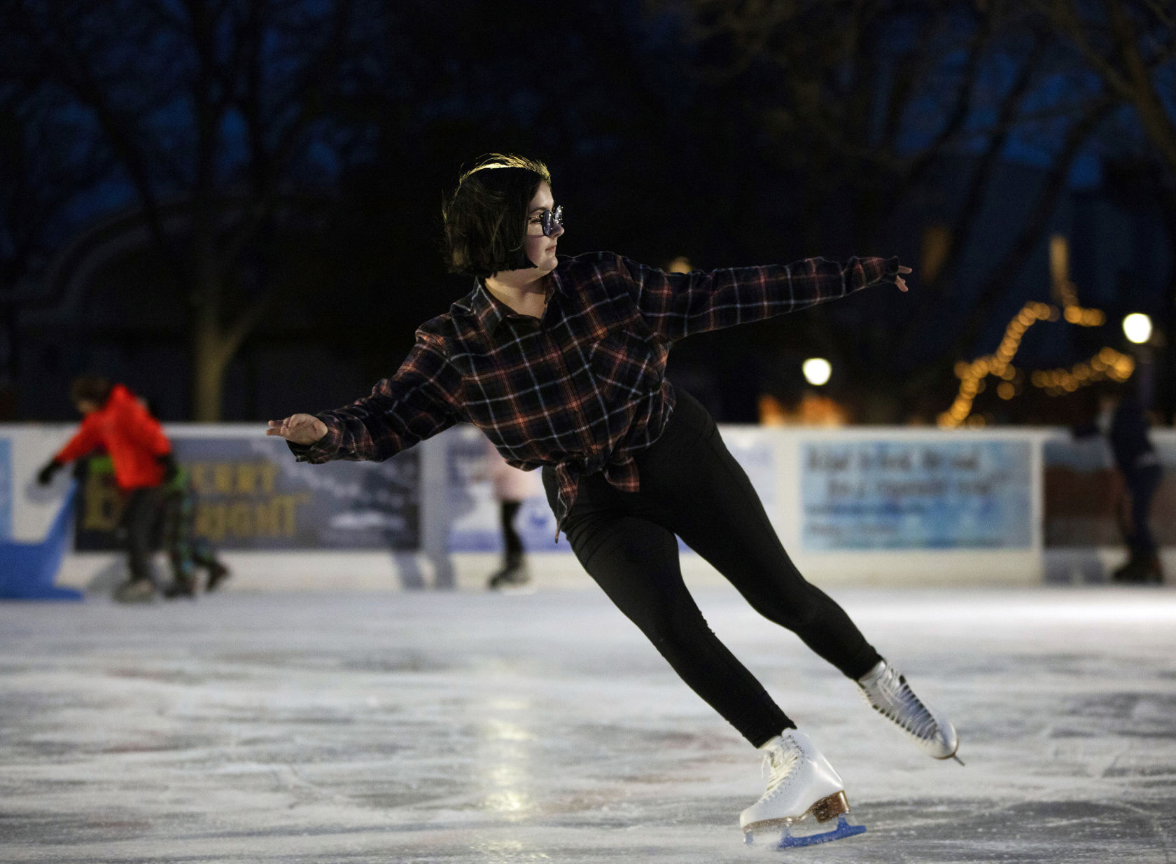 111619-news-iceskating 04.jpg